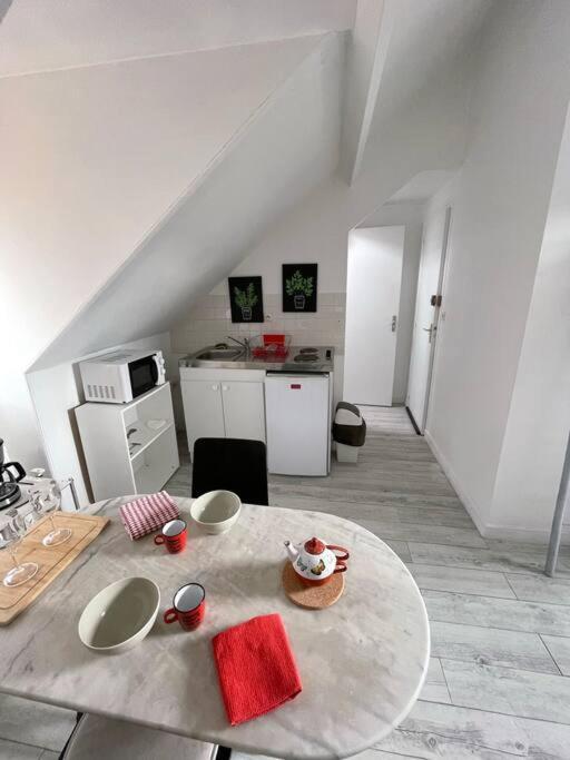 Le Cocon Rouge - Studio En Plein Centre Historique Lamballe Dış mekan fotoğraf