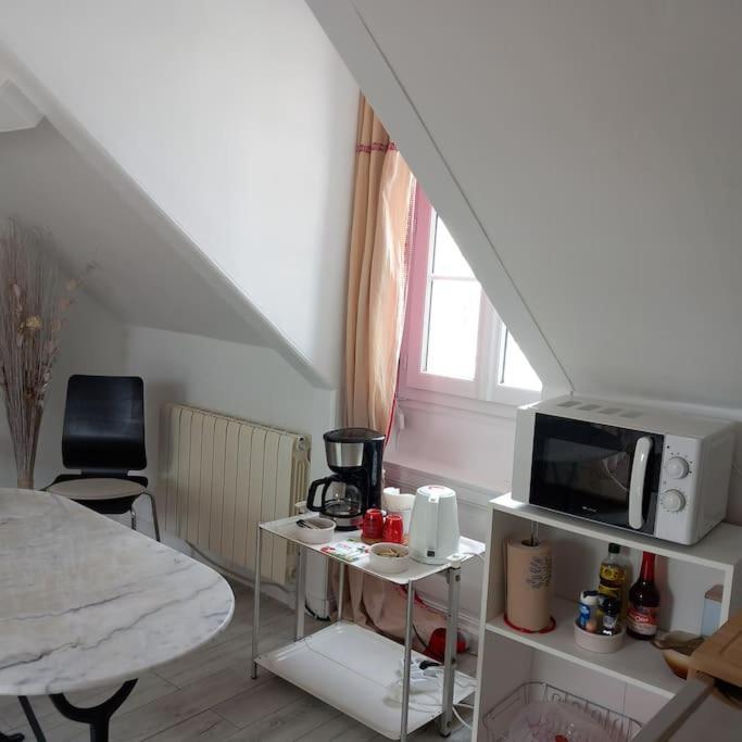 Le Cocon Rouge - Studio En Plein Centre Historique Lamballe Dış mekan fotoğraf
