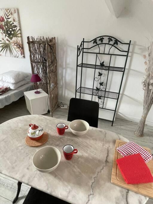 Le Cocon Rouge - Studio En Plein Centre Historique Lamballe Dış mekan fotoğraf