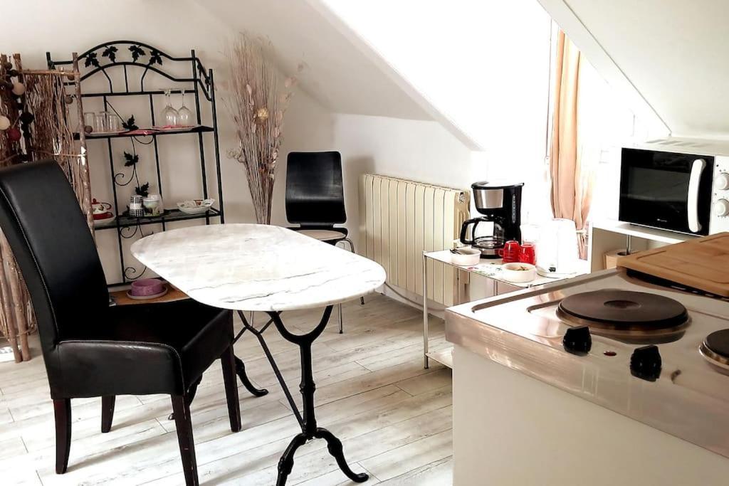 Le Cocon Rouge - Studio En Plein Centre Historique Lamballe Dış mekan fotoğraf